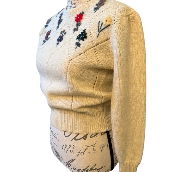 VINTAGE Woolrich Floral Embroidered Cream Sweater - Picture 5 of 14